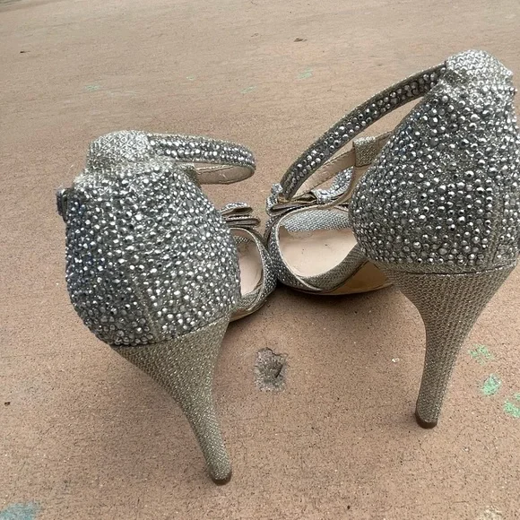 Inc silver rhinestone strappy heel with bows SZ7.5- flaw-missing stone + peeling - Picture 3 of 8